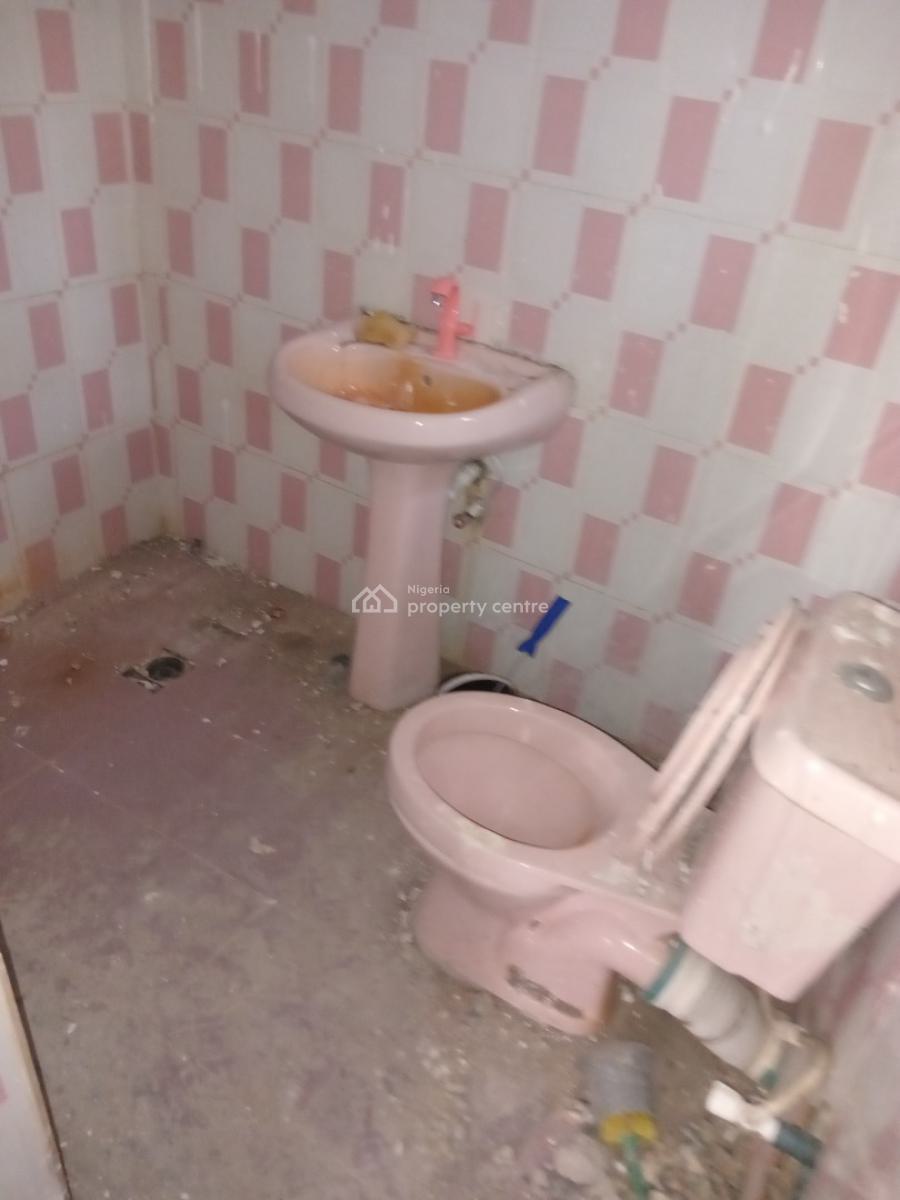 Renovated 2 Bedroom Bungalow, Ogombo, Ajah, Lagos, Flat / Apartment for Rent