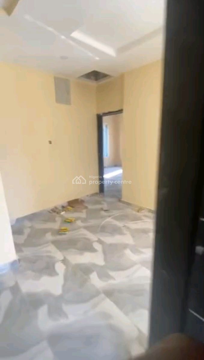 3bedroom Upstairs, All Room Ensuite, Burger King, Off Herbert Macauley Way, Alagomeji, Yaba, Lagos, Flat / Apartment for Rent