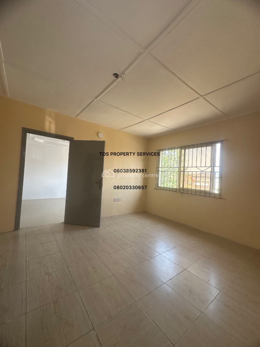 Standard 3 Bedroom Apartment (upstairs), Sabo-alagomeji, Alagomeji, Yaba, Lagos, Flat / Apartment for Rent