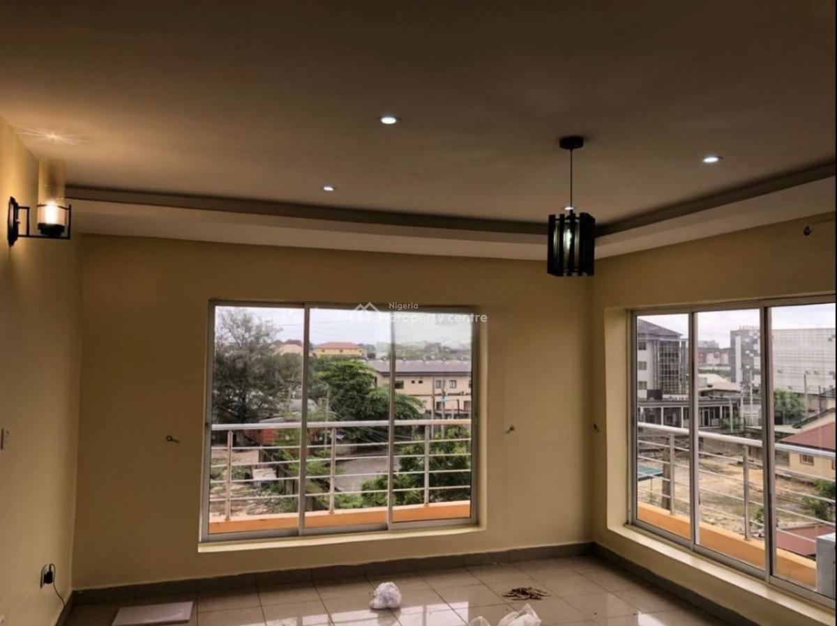 Standard 3 Bedroom Apartment with Bq, Lekki Phase 1, Lekki, Lagos, Flat / Apartment for Sale