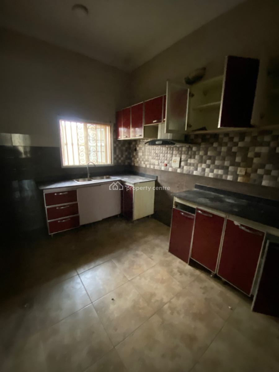 Self Serviced Spacious 3 Bedrooms Flats, Ikota Lekki, Ikota, Lekki, Lagos, Flat / Apartment for Rent