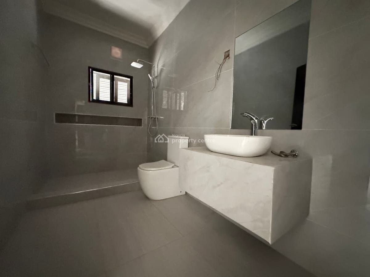 Executive 3-bedroom Apartment, Lekki Phase 1, Lekki, Lagos, Flat / Apartment for Rent