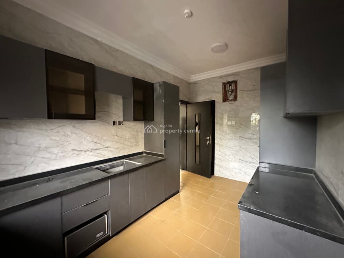 Executive 3-bedroom Apartment, Lekki Phase 1, Lekki, Lagos, Flat / Apartment for Rent