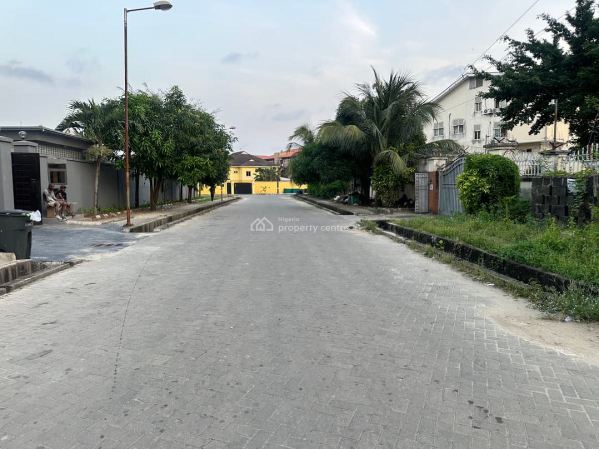 Executive 3-bedroom Apartment, Lekki Phase 1, Lekki, Lagos, Flat / Apartment for Rent