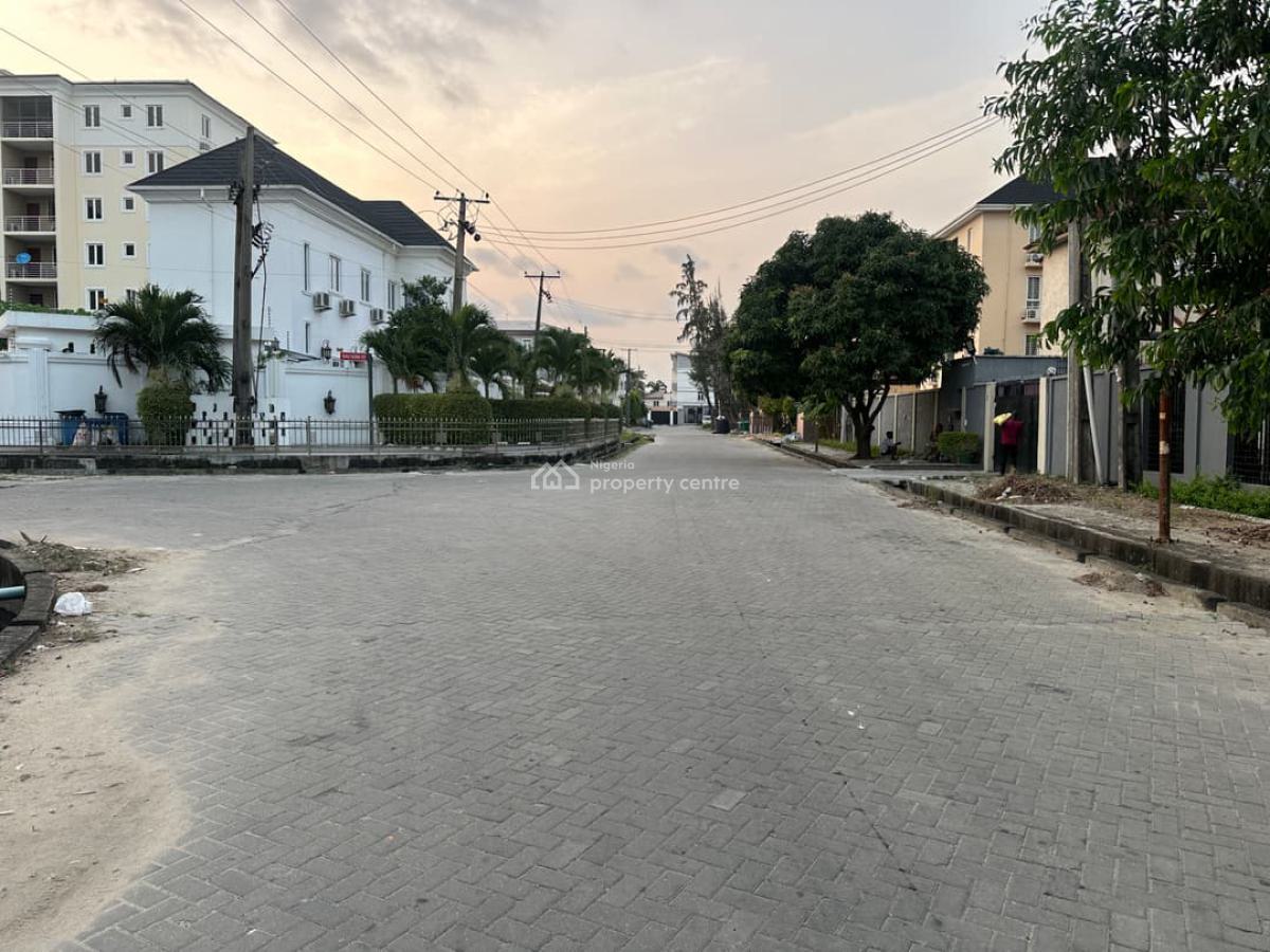 Executive 3-bedroom Apartment, Lekki Phase 1, Lekki, Lagos, Flat / Apartment for Rent