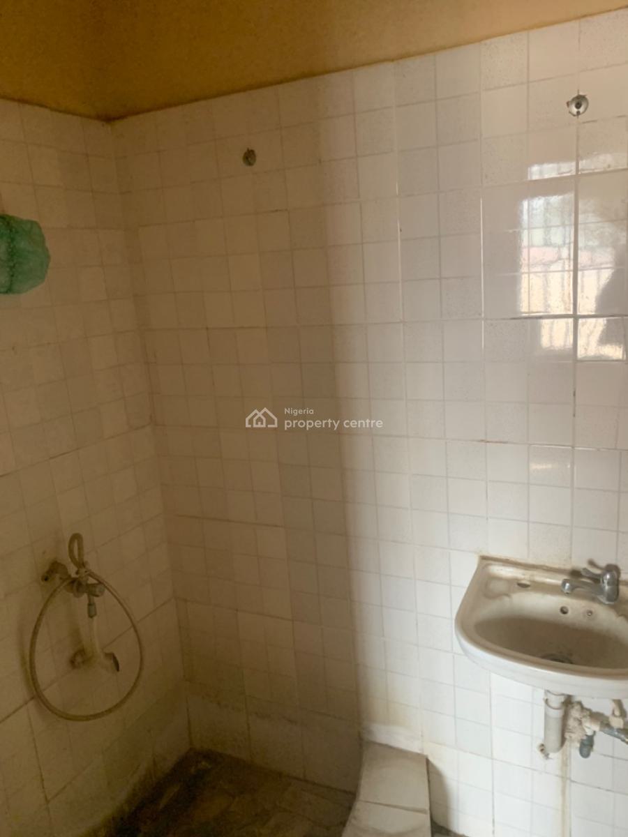 Spacious 2 Bedroom Flat, Apo Dutse, Apo, Abuja, Flat / Apartment for Rent