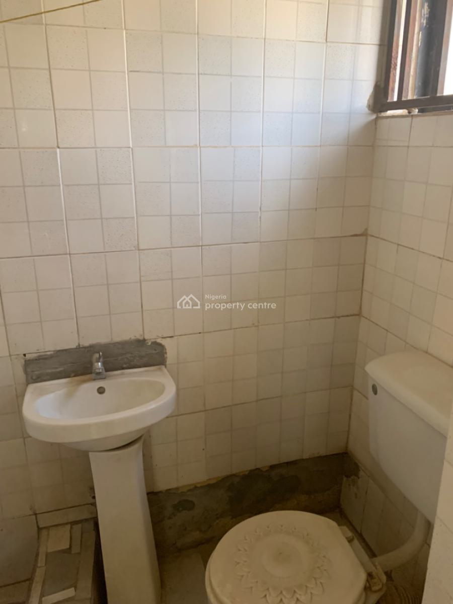 Spacious 2 Bedroom Flat, Apo Dutse, Apo, Abuja, Flat / Apartment for Rent