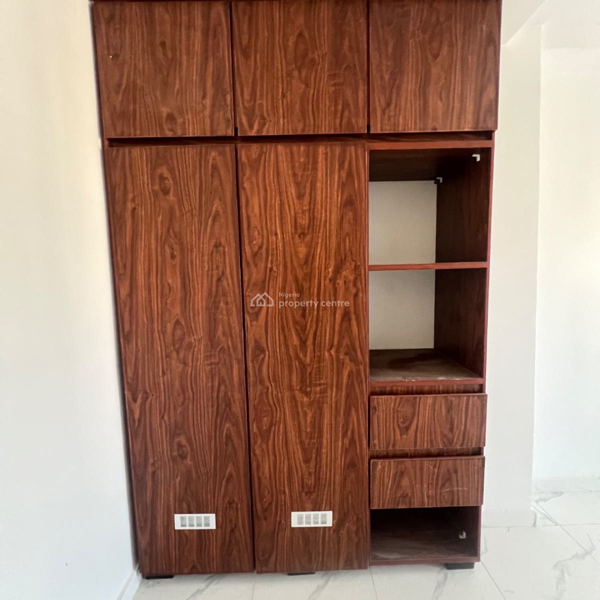 2 Bed  90/100 Million, Ologolo, Lekki, Lagos, Flat / Apartment for Sale