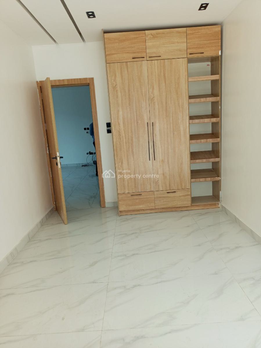 Extra Large 2bedroom with Bq Pool Elevator 24hours Light, Lekki Phase 1, Lekki, Lagos, Flat / Apartment for Sale