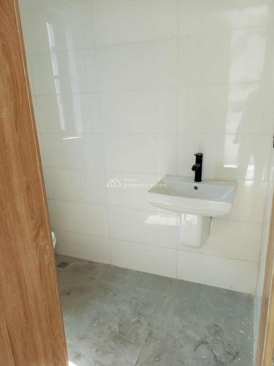 Extra Large 2bedroom with Bq Pool Elevator 24hours Light, Lekki Phase 1, Lekki, Lagos, Flat / Apartment for Sale