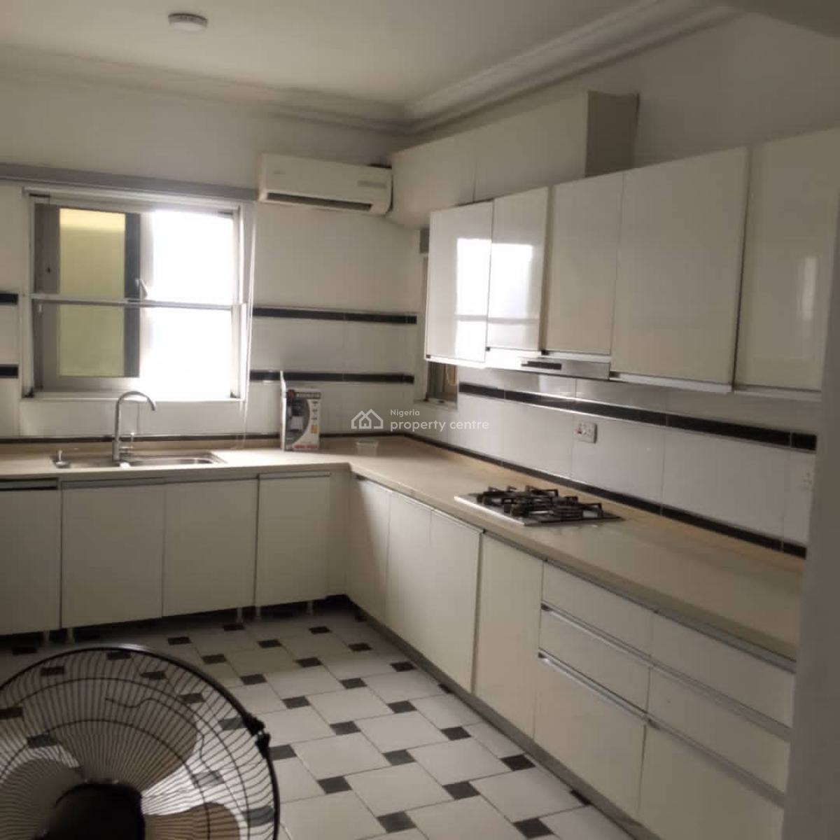 2  Bedroom  Apartment  in a Gated Environment, Spar Road, Ikate, Lekki, Lagos, Flat / Apartment for Rent