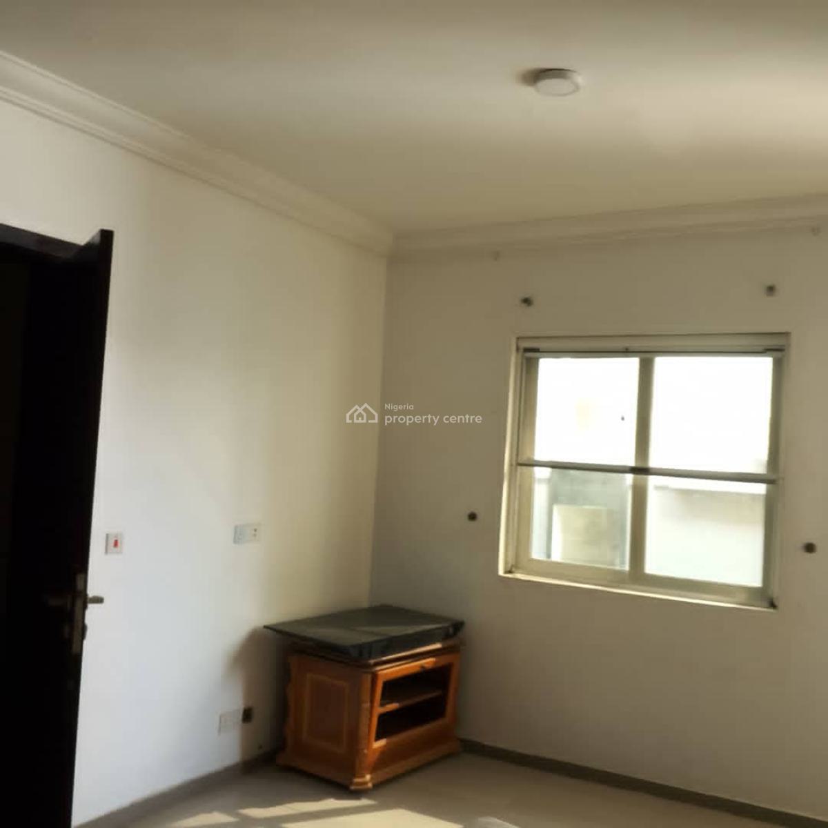 2  Bedroom  Apartment  in a Gated Environment, Spar Road, Ikate, Lekki, Lagos, Flat / Apartment for Rent