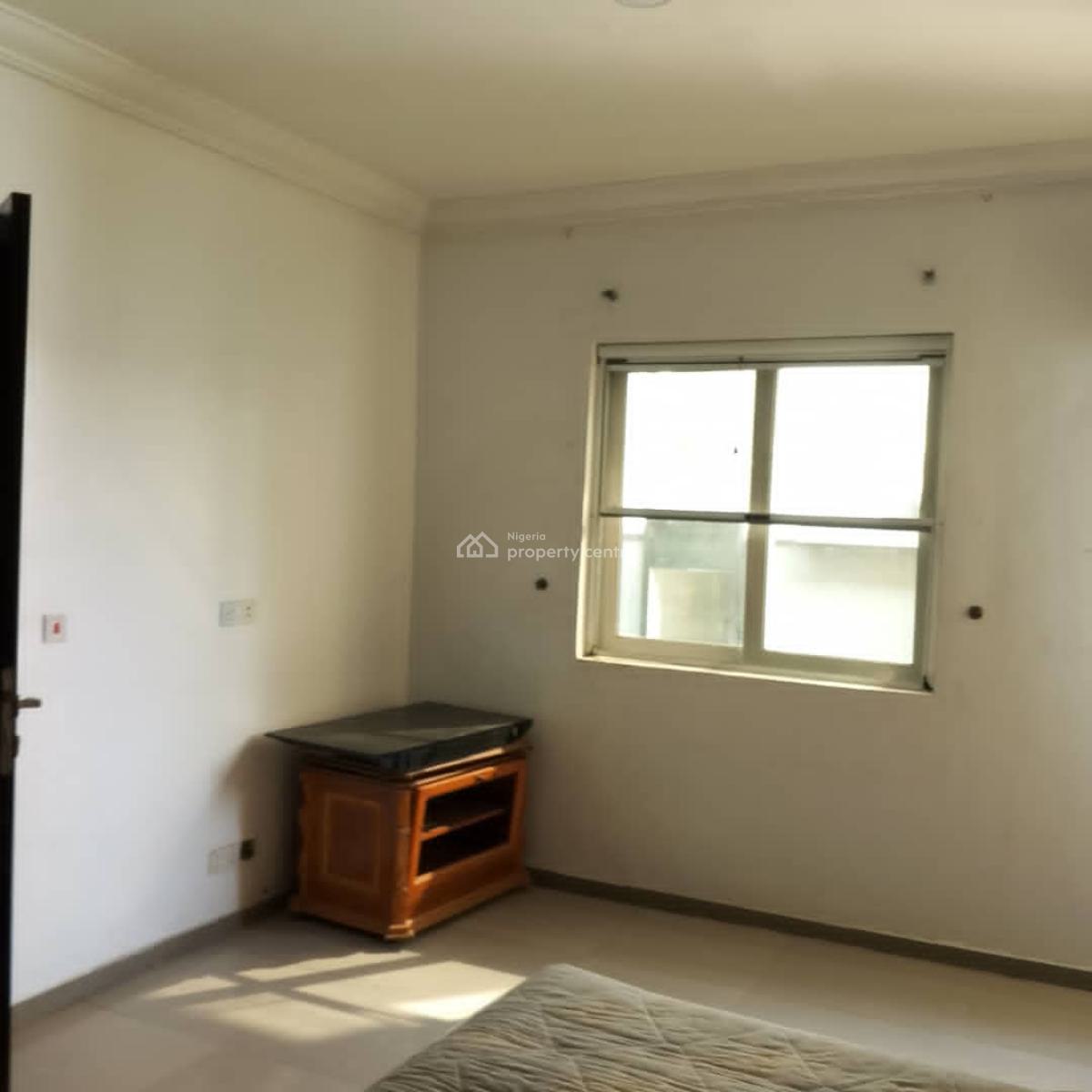 2  Bedroom  Apartment  in a Gated Environment, Spar Road, Ikate, Lekki, Lagos, Flat / Apartment for Rent