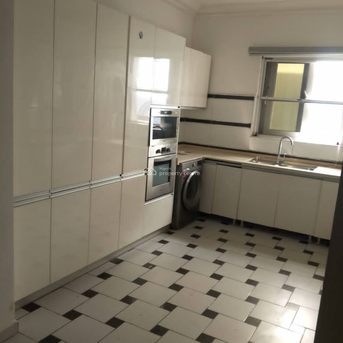 2  Bedroom  Apartment  in a Gated Environment, Spar Road, Ikate, Lekki, Lagos, Flat / Apartment for Rent