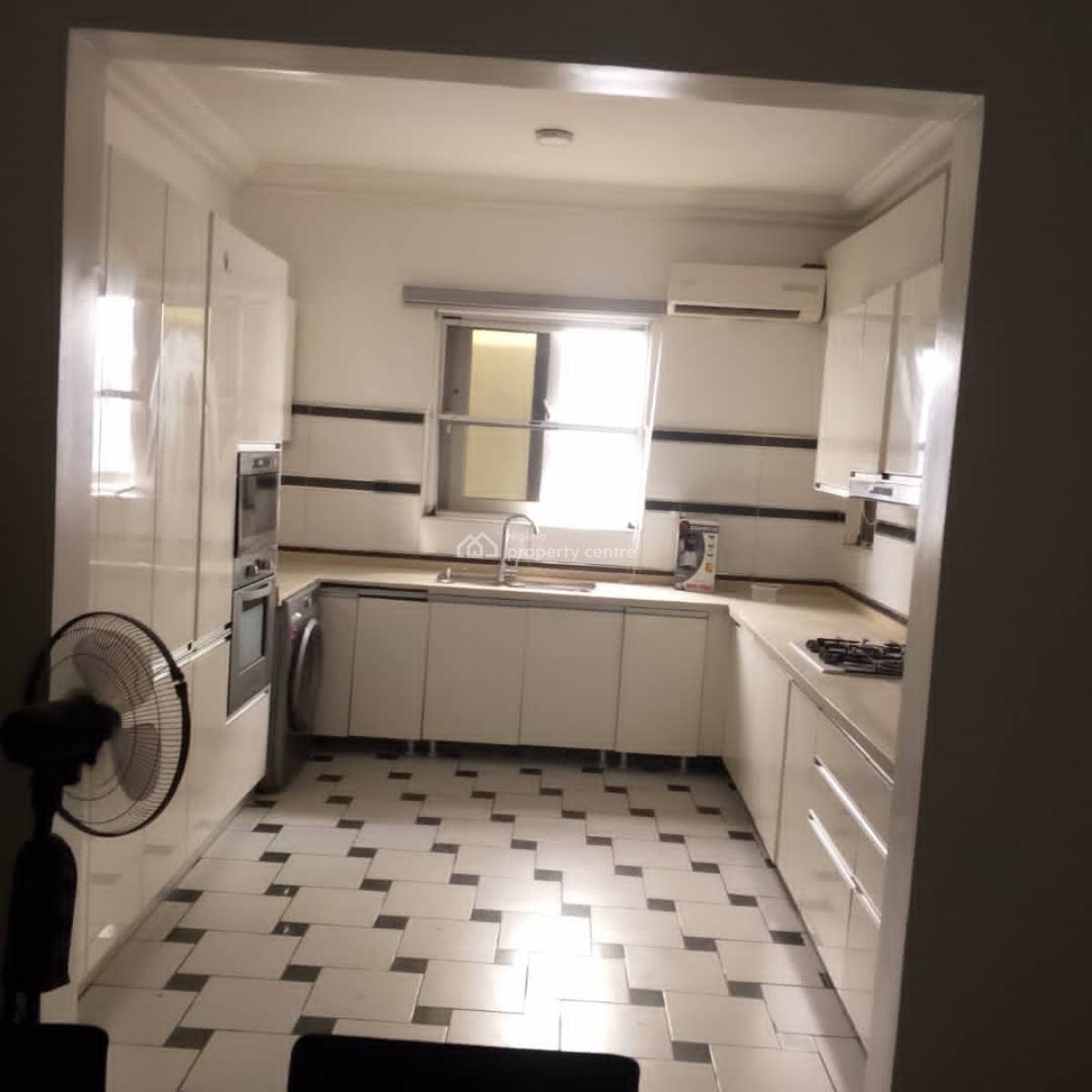 2  Bedroom  Apartment  in a Gated Environment, Spar Road, Ikate, Lekki, Lagos, Flat / Apartment for Rent