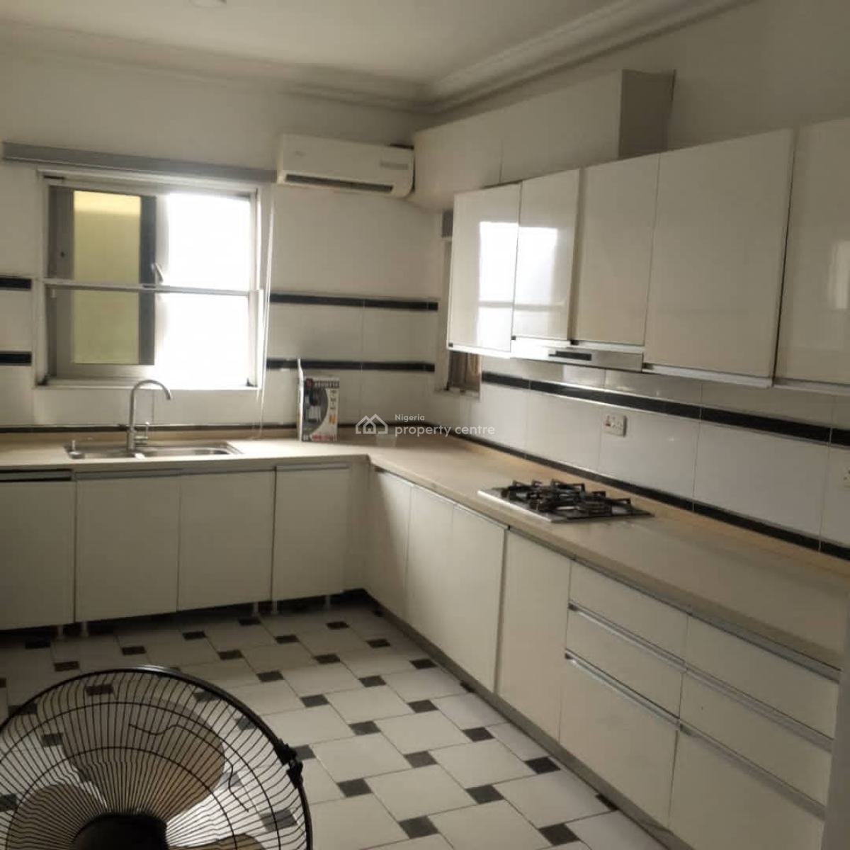 2  Bedroom  Apartment  in a Gated Environment, Spar Road, Ikate, Lekki, Lagos, Flat / Apartment for Rent