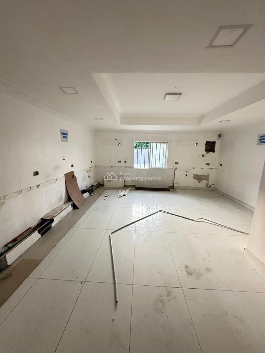 10 Rooms Commercial Semi-detached Building with 2 Spacious Rooms Bq, Lekki Phase 1, Lekki, Lagos, Commercial Property for Rent