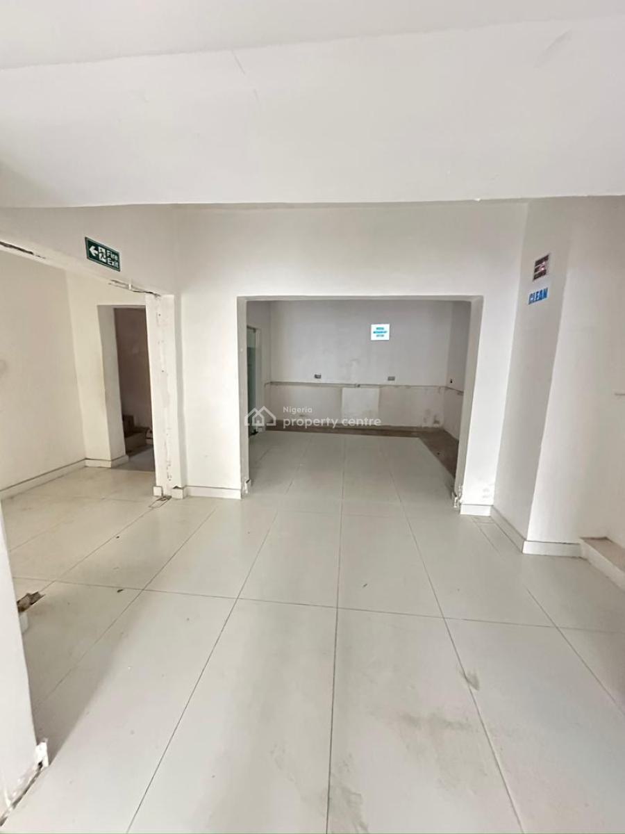 10 Rooms Commercial Semi-detached Building with 2 Spacious Rooms Bq, Lekki Phase 1, Lekki, Lagos, Commercial Property for Rent