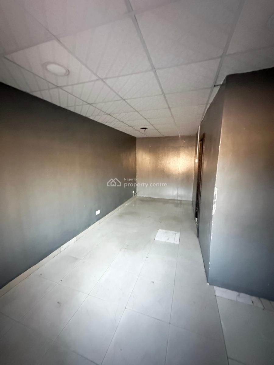 10 Rooms Commercial Semi-detached Building with 2 Spacious Rooms Bq, Lekki Phase 1, Lekki, Lagos, Commercial Property for Rent