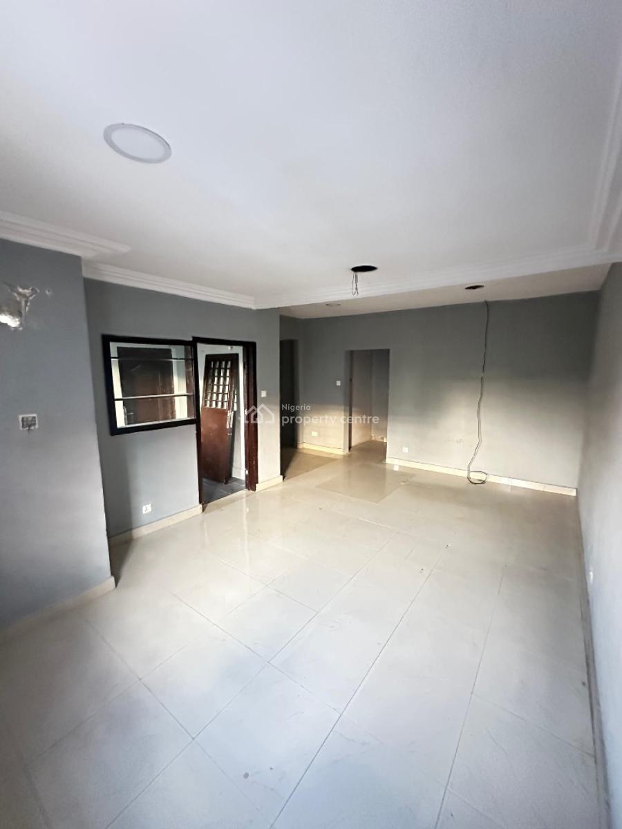 10 Rooms Commercial Semi-detached Building with 2 Spacious Rooms Bq, Lekki Phase 1, Lekki, Lagos, Commercial Property for Rent