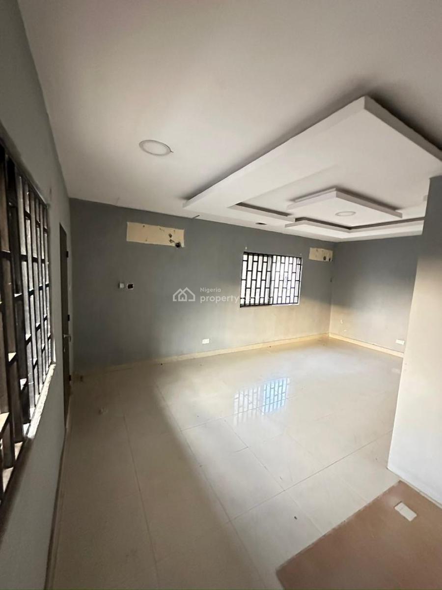 10 Rooms Commercial Semi-detached Building with 2 Spacious Rooms Bq, Lekki Phase 1, Lekki, Lagos, Commercial Property for Rent