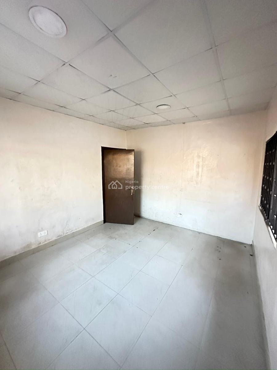 10 Rooms Commercial Semi-detached Building with 2 Spacious Rooms Bq, Lekki Phase 1, Lekki, Lagos, Commercial Property for Rent