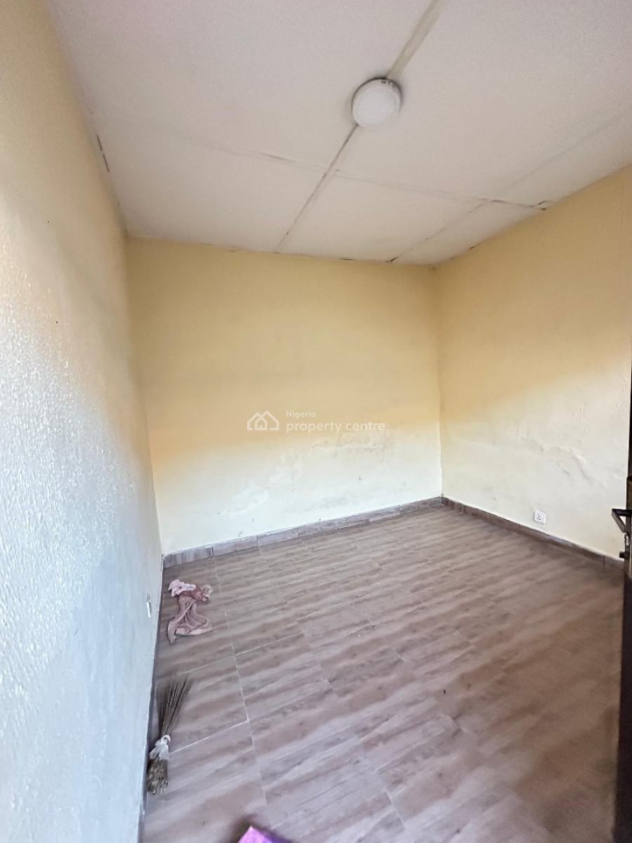 10 Rooms Commercial Semi-detached Building with 2 Spacious Rooms Bq, Lekki Phase 1, Lekki, Lagos, Commercial Property for Rent