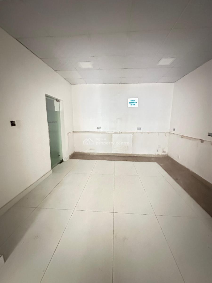 10 Rooms Commercial Semi-detached Building with 2 Spacious Rooms Bq, Lekki Phase 1, Lekki, Lagos, Commercial Property for Rent