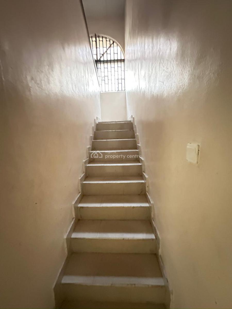 10 Rooms Commercial Semi-detached Building with 2 Spacious Rooms Bq, Lekki Phase 1, Lekki, Lagos, Commercial Property for Rent
