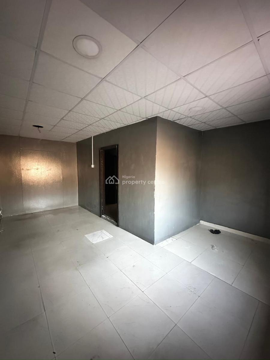 10 Rooms Commercial Semi-detached Building with 2 Spacious Rooms Bq, Lekki Phase 1, Lekki, Lagos, Commercial Property for Rent