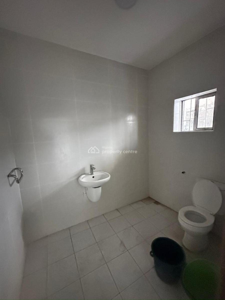 10 Rooms Commercial Semi-detached Building with 2 Spacious Rooms Bq, Lekki Phase 1, Lekki, Lagos, Commercial Property for Rent