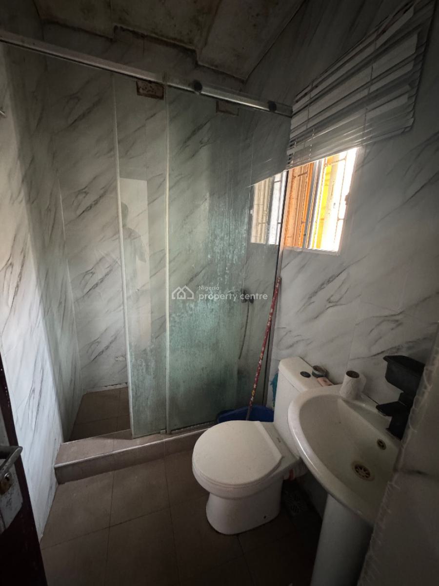 a Nice and Well Maintained 2 Bedrooms  Apartment, By Emma Abimbola, Lekki Phase 1, Lekki, Lagos, Flat / Apartment for Rent