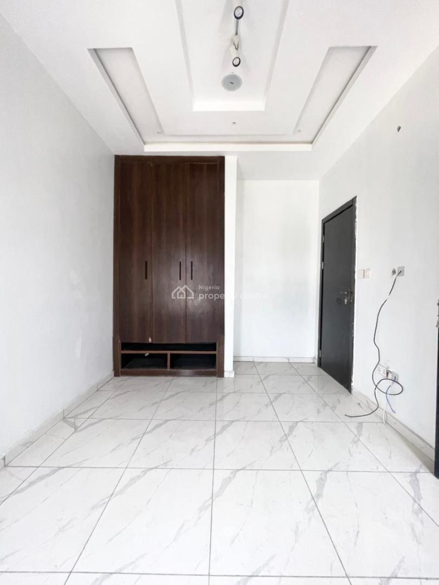 Lovely 2 Bedroom Serviced Apartment in a Secure Estate, Ologolo, Lekki, Lagos, Flat / Apartment for Sale