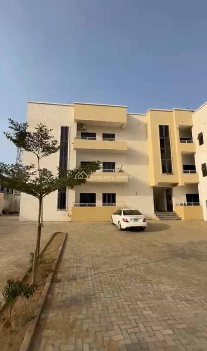 Massive Luxury 3 Bedroom En-suite Flat, Gilmor, Jahi, Abuja, Block of Flats for Sale