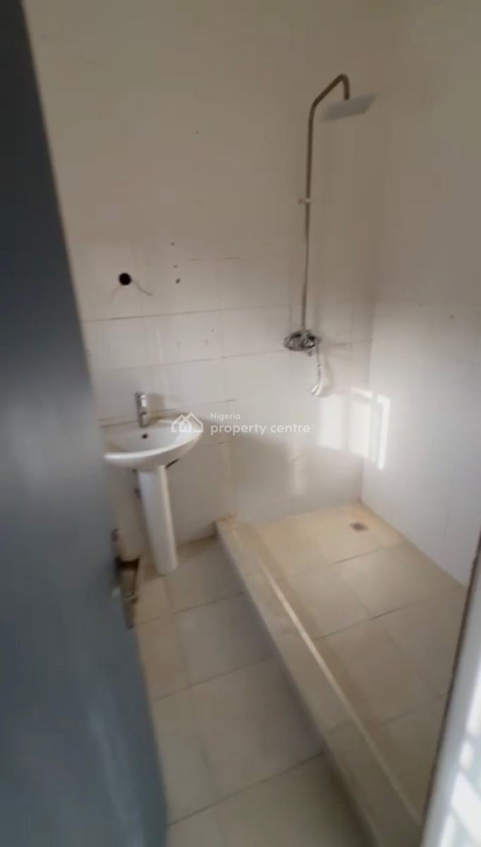 Massive Luxury 3 Bedroom En-suite Flat, Gilmor, Jahi, Abuja, Block of Flats for Sale