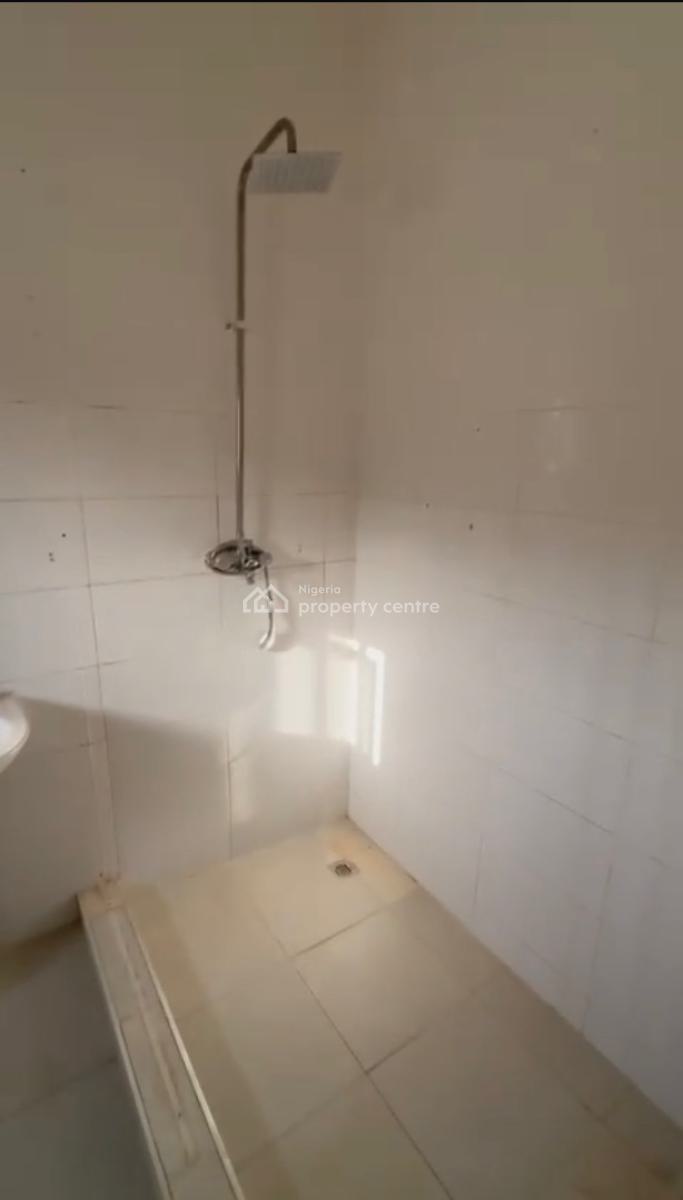 Massive Luxury 3 Bedroom En-suite Flat, Gilmor, Jahi, Abuja, Block of Flats for Sale