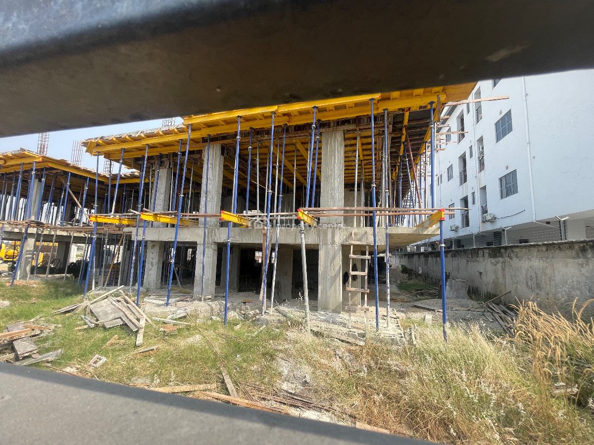 a Good Off Plan Deals in Lekki Phase 1 Proper, Off Admiralty Road, Lekki Phase 1, Lekki, Lagos, Mini Flat (room and Parlour) for Sale