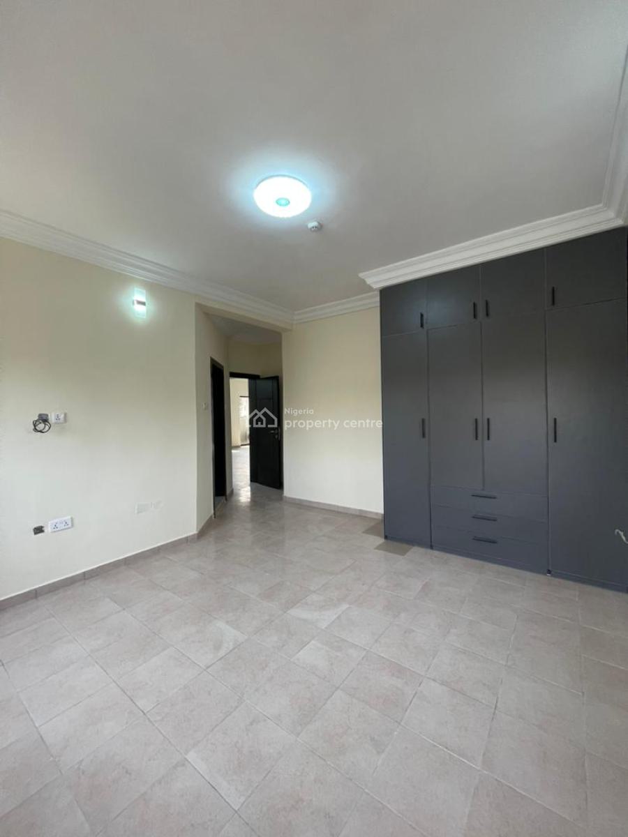 Newly Renovated 3-bedroom Apartments -- Lekki Phase 1, Lekki Phase 1, Lekki, Lagos, Flat / Apartment for Rent