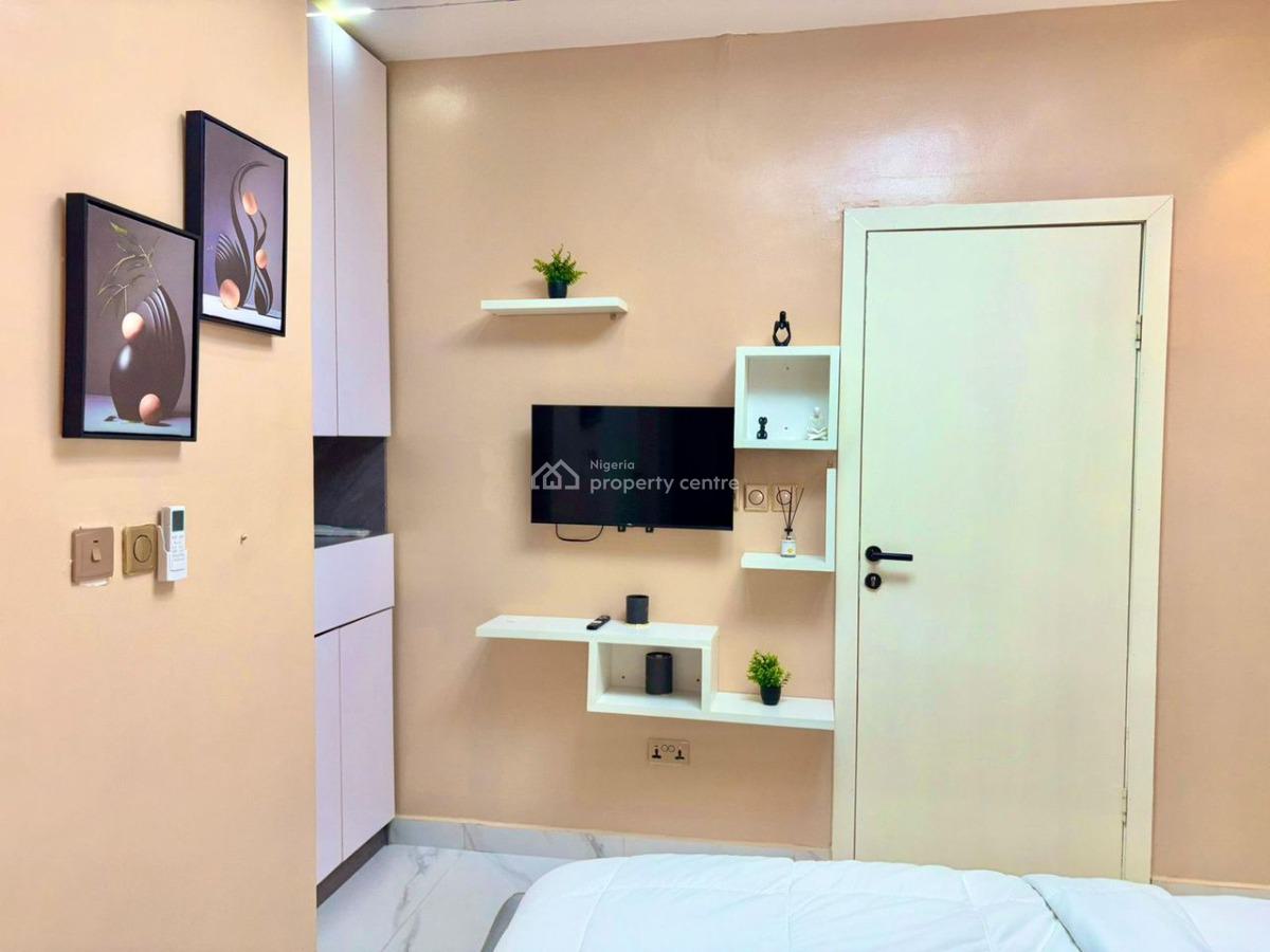 Luxurious 2 Bedroom with Swimming Pool, Freedom Way, Lekki Phase 1, Lekki, Lagos, Flat / Apartment Short Let