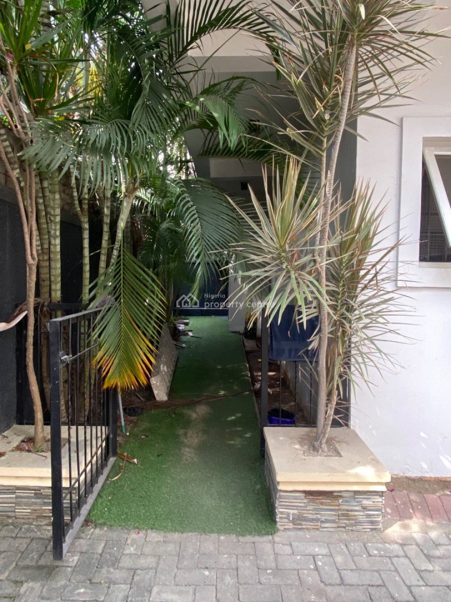 Luxury Masters One Room Studio Apartment, Off Oniru Market Lekki Right, One Room Open Plan Kitchen, Oniru, Victoria Island (vi), Lagos, Self Contain (single Rooms) for Rent