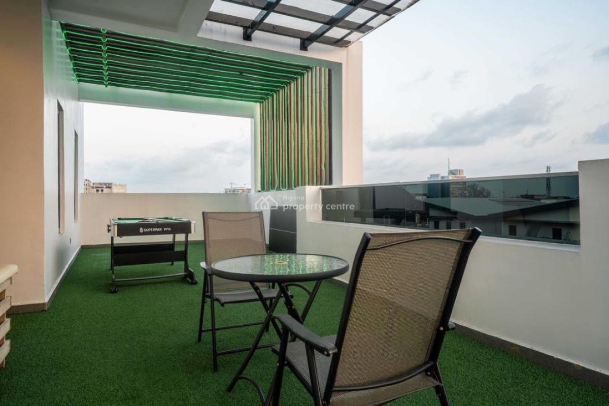 Luxury 2bedroom Apartment with Bathtub,ps5, Swimming Pool,snooker Boar, Lekki Phase 1, Lekki, Lagos, Flat / Apartment Short Let