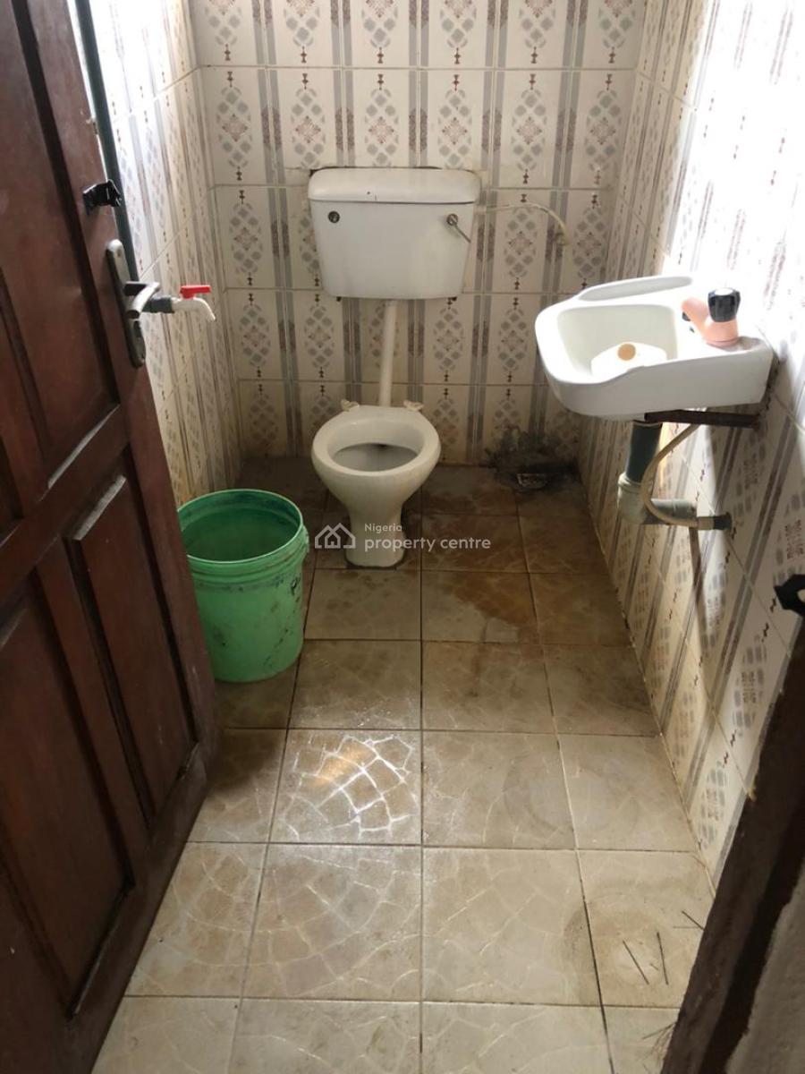 a Room in a Shared Apartment with Free Parlour, Mobil Road, Ajah, Ajah, Lagos, Flat / Apartment for Rent