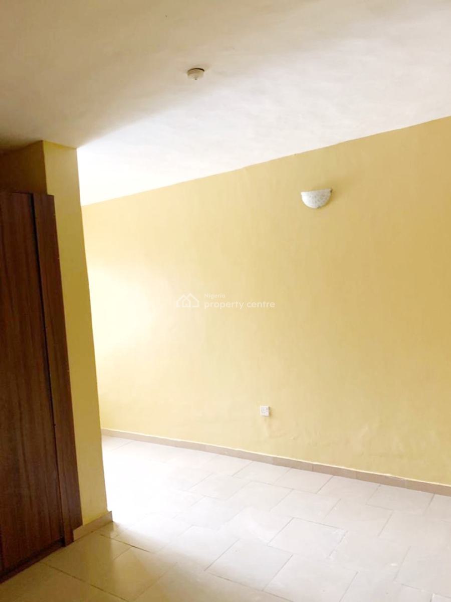a Well Maintained Spacious 3 Bedroom Flat, Omole Phase 2, Ikeja, Lagos, Flat / Apartment for Rent