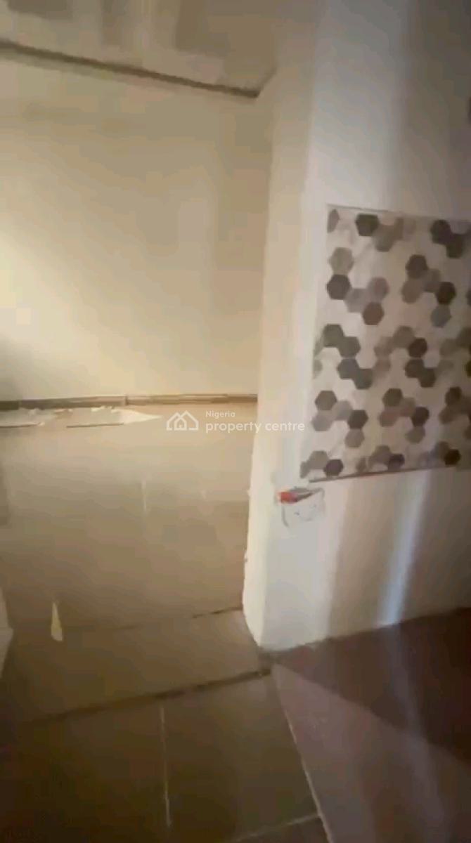 Spacious and Decent Mini-flat with 2t and 2b, Abule Oja, Yaba, Lagos, Mini Flat (room and Parlour) for Rent