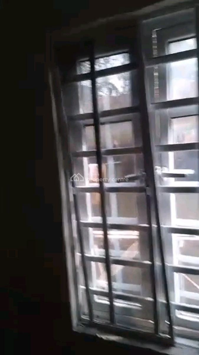 Standard N Executive  Mini Flat, Adekunle, Yaba, Lagos, Mini Flat (room and Parlour) for Rent