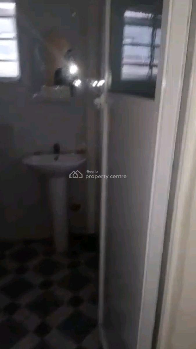 Standard N Executive  Mini Flat, Adekunle, Yaba, Lagos, Mini Flat (room and Parlour) for Rent