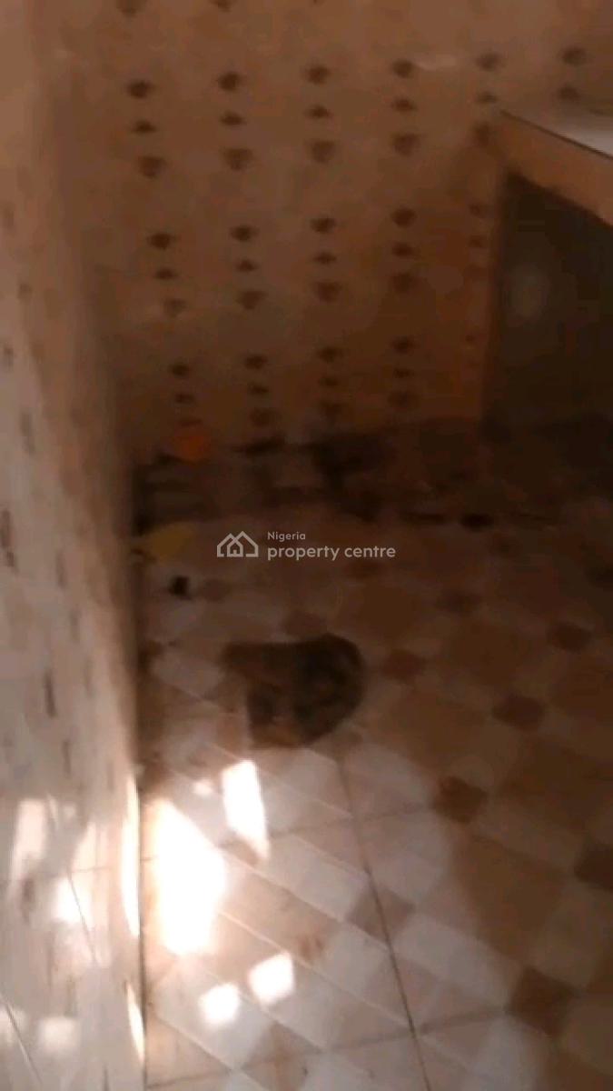 Standard N Executive  Mini Flat, Adekunle, Yaba, Lagos, Mini Flat (room and Parlour) for Rent