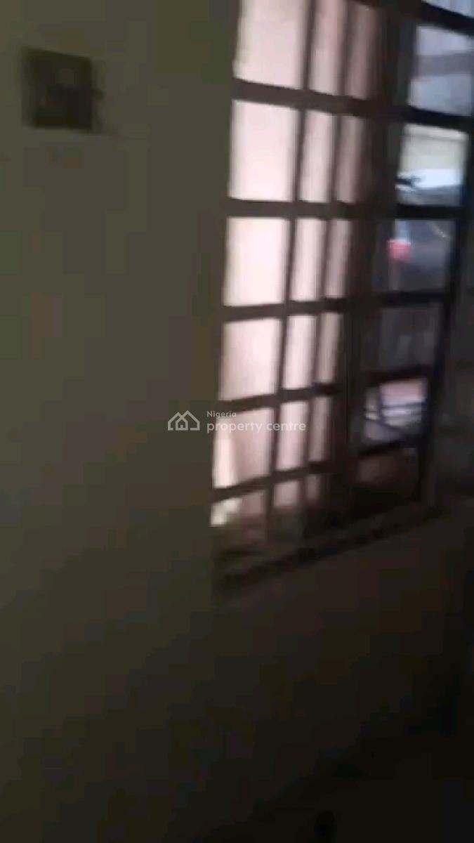 Standard N Executive  Mini Flat, Adekunle, Yaba, Lagos, Mini Flat (room and Parlour) for Rent