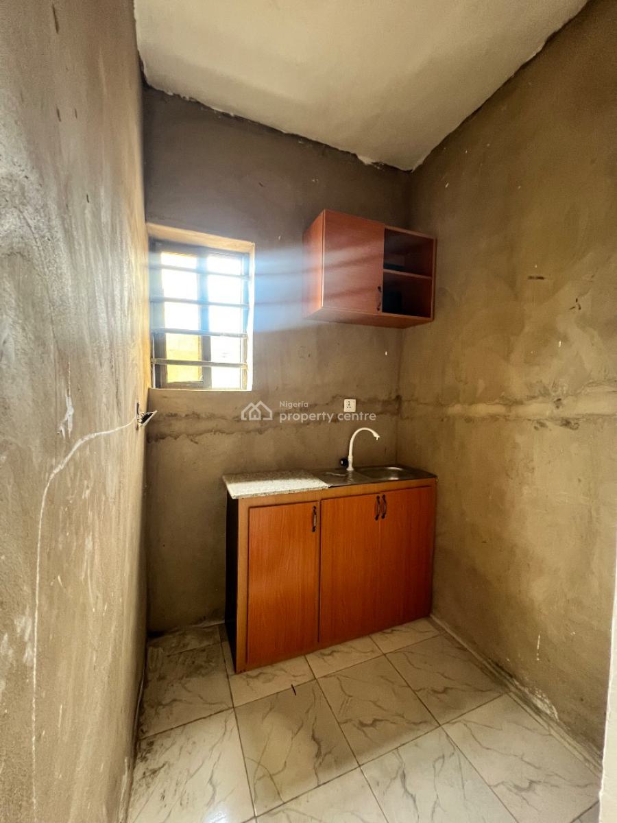 20 Years Lease Opportunity!!!, Morocco, Shomolu, Lagos, Mini Flat (room and Parlour) for Sale