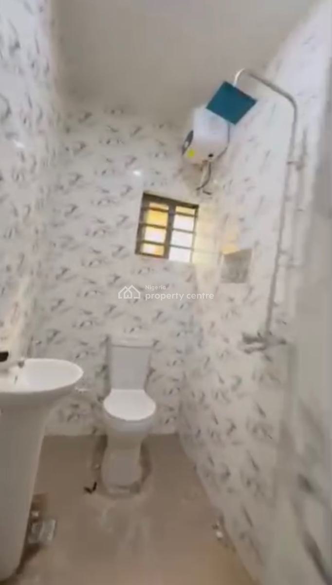 19 Years Lease Opportunity!!!, Morocco, Shomolu, Lagos, Mini Flat (room and Parlour) for Sale